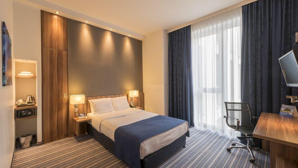 Holiday Inn Express Heidelberg City Centre Bagian luar foto