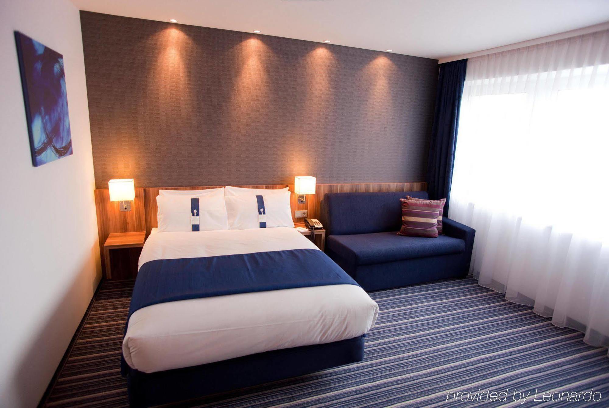 Holiday Inn Express Heidelberg City Centre Bagian luar foto