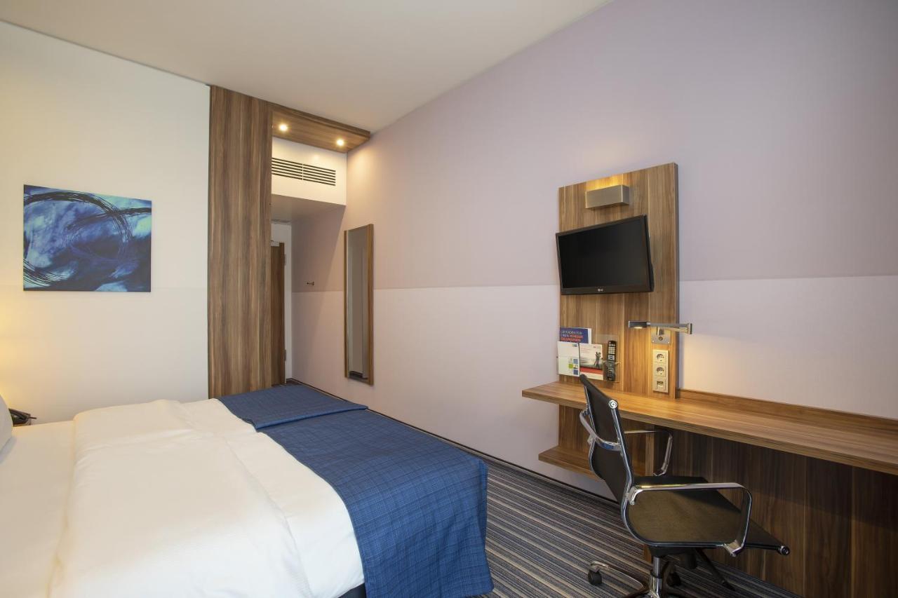 Holiday Inn Express Heidelberg City Centre Bagian luar foto