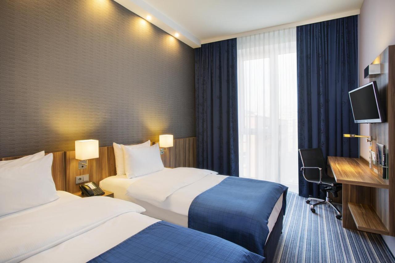 Holiday Inn Express Heidelberg City Centre Bagian luar foto